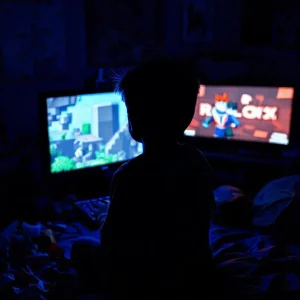 Фото по теме: Игромания: почему Minecraft и Roblox так затягивают детей.